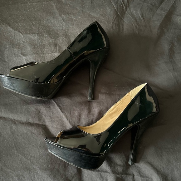 Patent Leather Kenneth Cole Reaction Platform Heels, Black size 8.5 - Picture 3 of 7